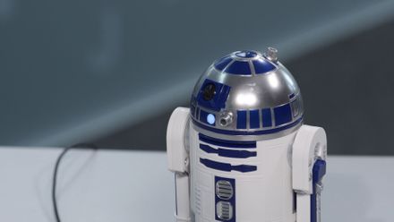 Proč pořád pípá? Veselovský vs. R2-D2. Unikátní rozhovor! Jen na DVTV!