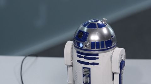 Proč pořád pípá? Veselovský vs. R2-D2. Unikátní rozhovor! Jen na DVTV!
