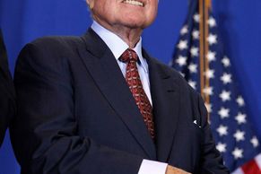 V USA se rozloučili s legendárním senátorem Kennedym