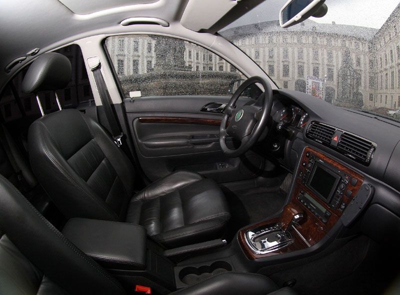 Interiér prezidentské limuzíny Škoda Superb