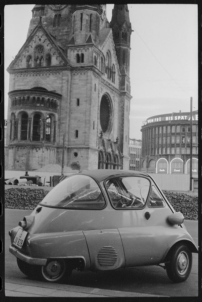 Střední a východní Evropa 50. a 60. let na fotkách amerických fotografů