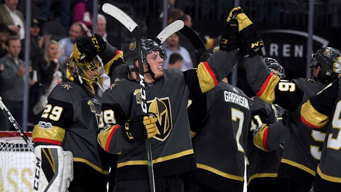 Las Vegas je zatím nejpříjemnějším překvapením probíhajícího ročníku NHL. Vedení organizace však musí řešit spor s americkou armádou kvůli názvu Zlatí rytíři.