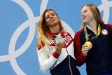 Ne všechno kolem plaveckých závodů v Riu bylo pozitivní. Ruska Julija Jefimovová si u arbitráže vydupala "povolenku" na olympijské hry až na poslední chvíli. Nakonec se mohla radovat ze stříbra. Kvůli své dopingové minulosti si to ale pořádně schytala od soupeřek i fanoušků, kteří na ni bučeli. Ostatní závodnice ji pod pěti kruhy viděly nerady a před novináři si naplno rýpla i vítězka Lilly Kingová.
