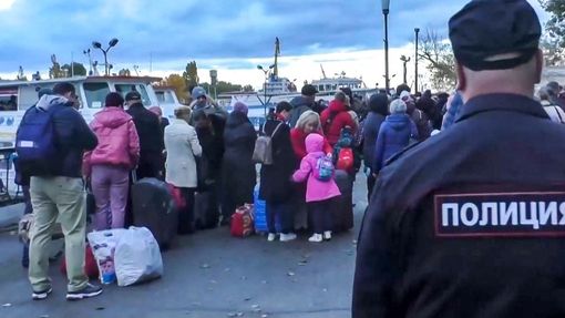 Lidé opouštějí ukrajinský Cherson