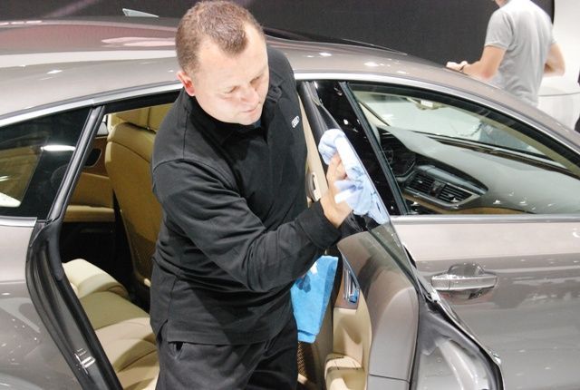 Zákulisí pařížského autosalonu