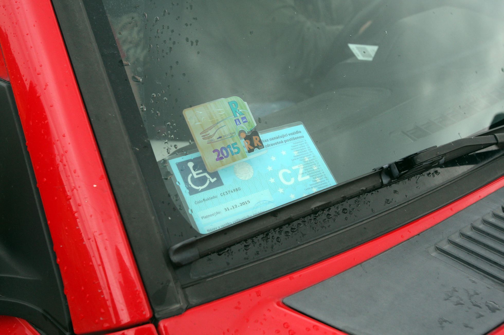 Velkorypadlo před domem Jana Dienstla v Třebívlicích