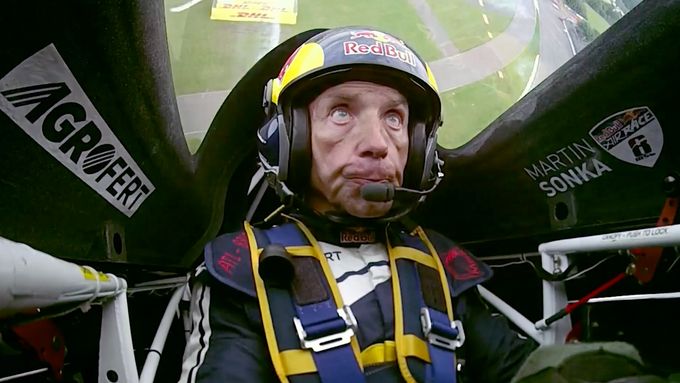 Martin Šonka se svým letounem v závodě Red Bull Air Race