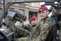 Čeští vojáci vyrazí do Litvy. Jako součást NATO mají Rusy odradit od útoku
