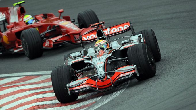 Lewis Hamilton, McLaren a Felipe Massa, Ferrari - Sao Paulo 2008.