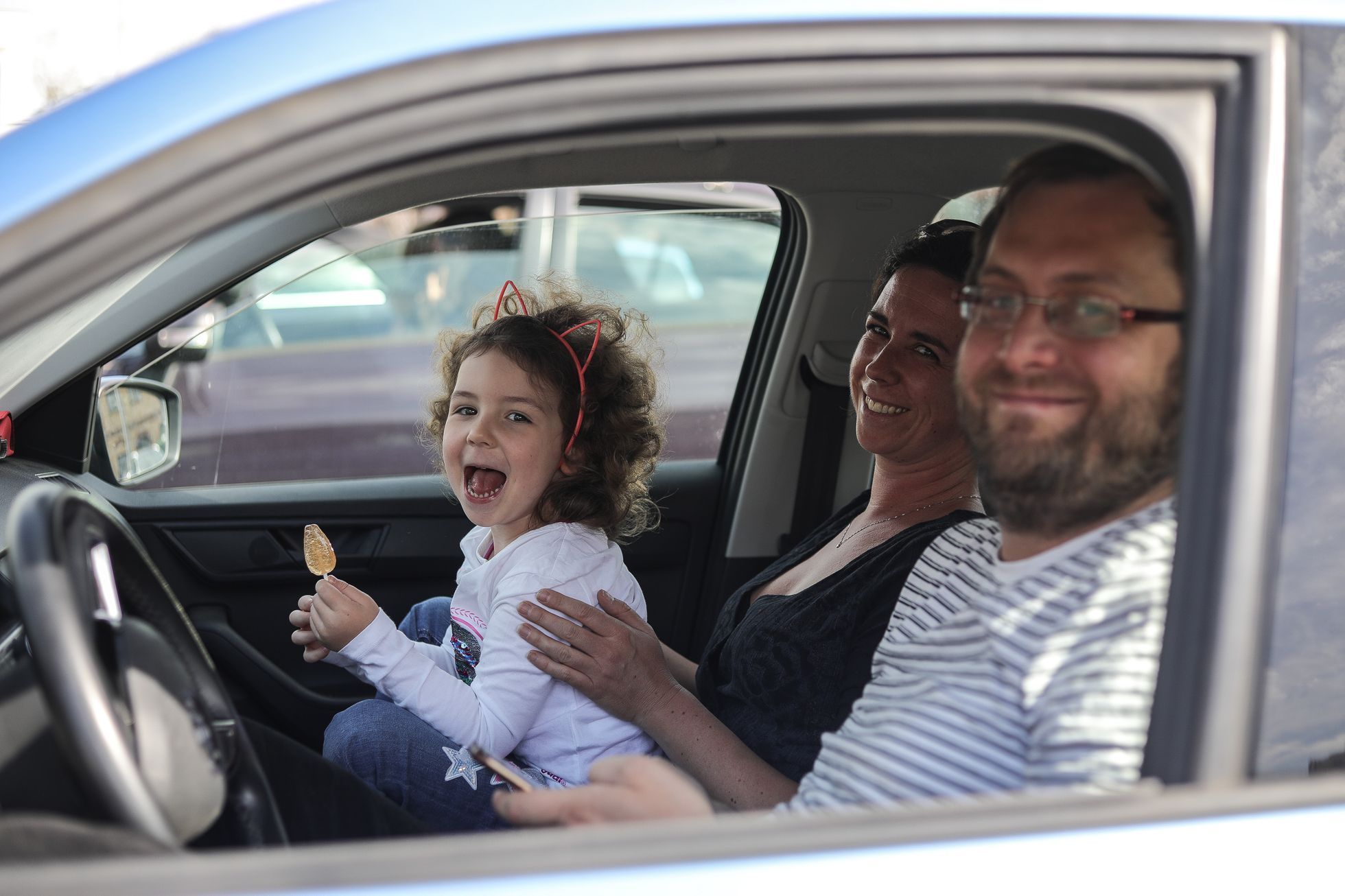 Divadlo pro auta - Bratři v tricku - festival Artparking, autokino, pražská tržnice, karanténa, roušky