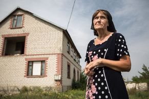 Snímky z osvobozené vsi na jihu Ukrajiny: po Rusech zůstalo rozkradené silo a mrtví