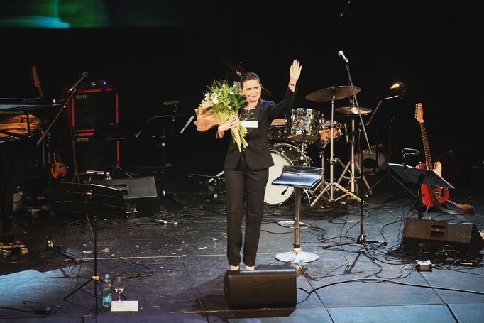 Dvouhodinový koncert díky povedenému výběru skladeb a přiměřeně sdělnému mluvenému projevu utekl nesmírně rychle a příjemně.