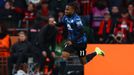 Ademola Lookman slaví gól ve finále EL Atalanta Bergamo - Bayer Leverkusen.