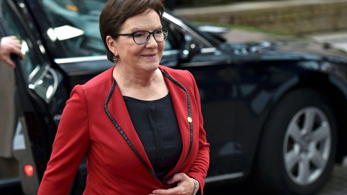 Končící premiérka Kopaczová byla nucena požádat českou vládu, aby zastupovala její zájmy na summitu EU.