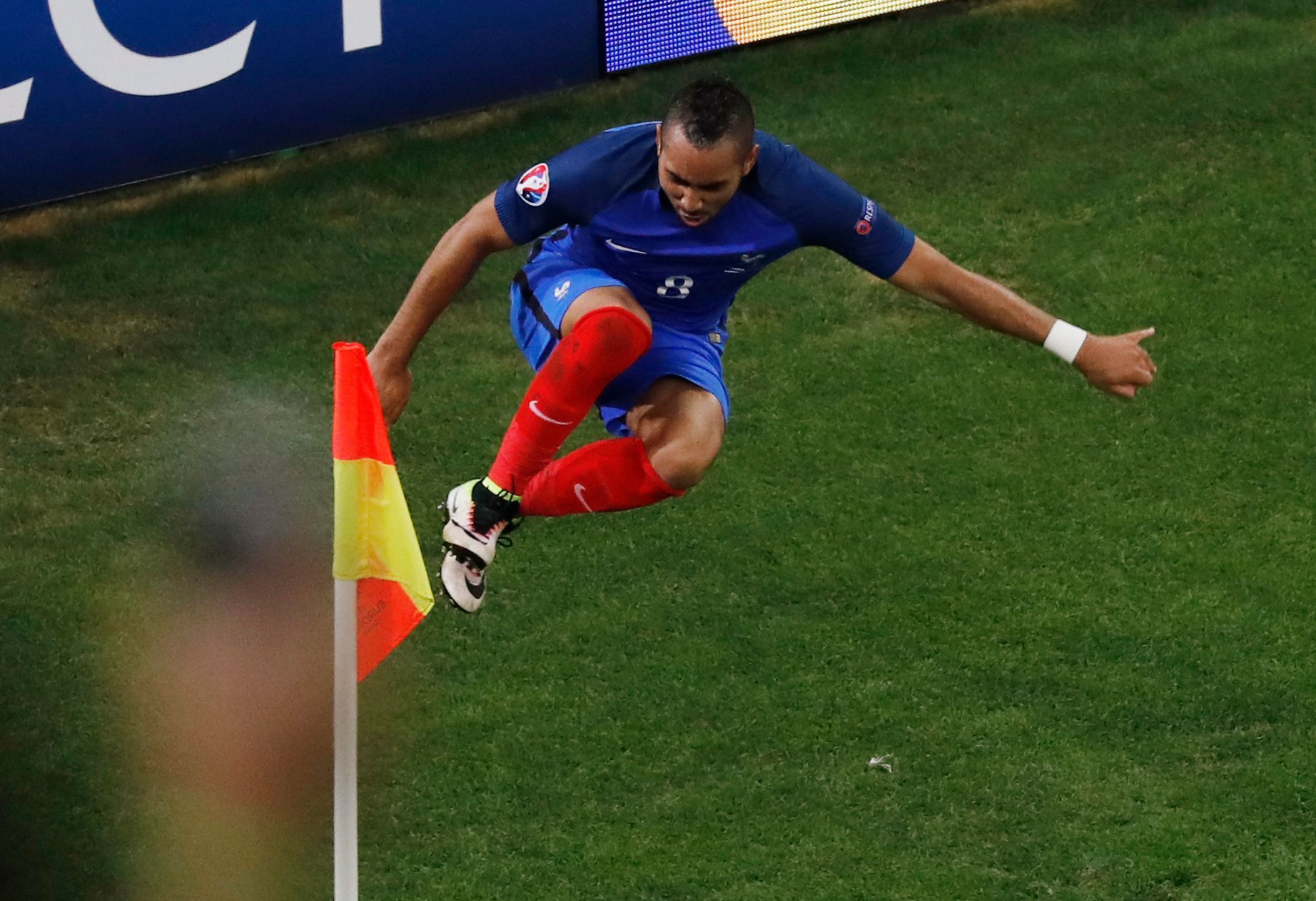 Euro 2016, Francie-Albánie: Dimitri Payet slaví gól na 2:0