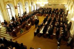 Koalice vyhlásila opozici válku o funkce ve sněmovně