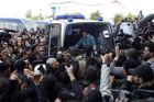 Tunis se bouří, šéf opozice dostal kulku do hlavy