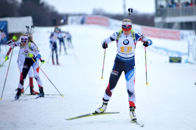 Lucie Charvátová při štafetě žen v rámci SP v Novém Městě na Moravě