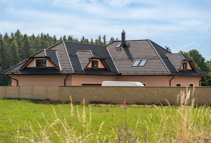 Podle informací redakce Aktuálně.cz není dům zkolaudovaný.