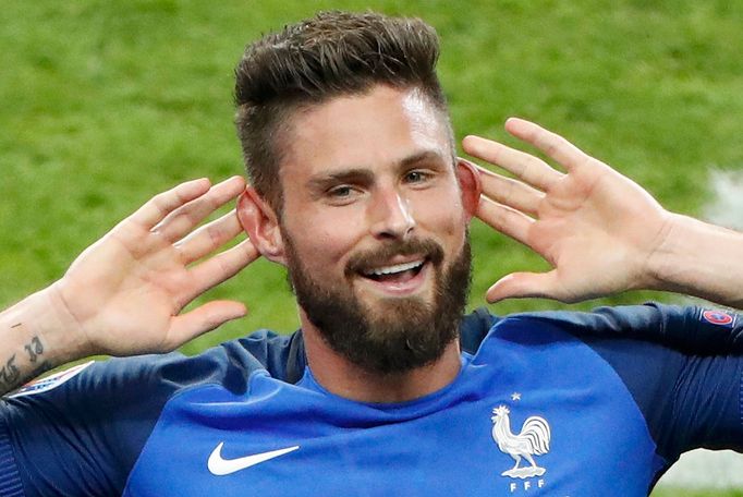 Euro 2016, Francie-Rumunsko:  Olivier Giroud slaví gól na 1:0