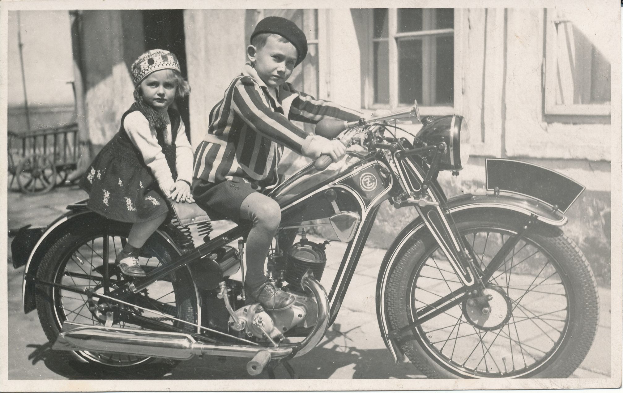 Ilustrace ke knize Náš motocyklový dovoz a Náš motocyklový trh