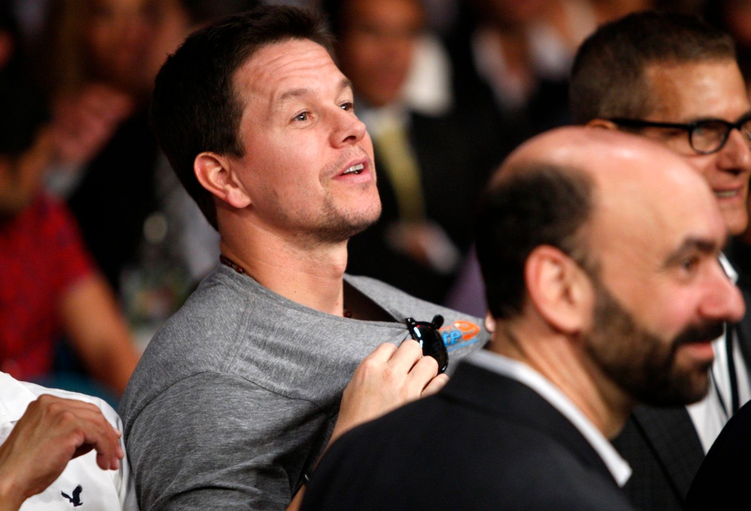 Herec Mark Wahleberg během souboje o titul mistra světa WBO ve welterově váze mezi Mannym Pacquiaem a Timothy Bradleym