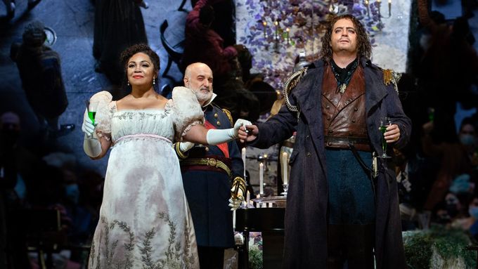 Sezona přenosů z newyorské Metropolitní opery do českých kin tuto sobotu začala Médeou.