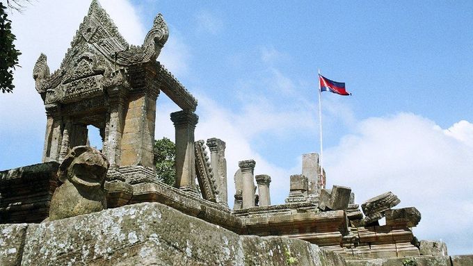 Chrám Preah Vihear. I díky své exponované poloze v pohoří Dangrek zpatří k nejobdivovanějším památkám z dob bývalé Khmérské říše