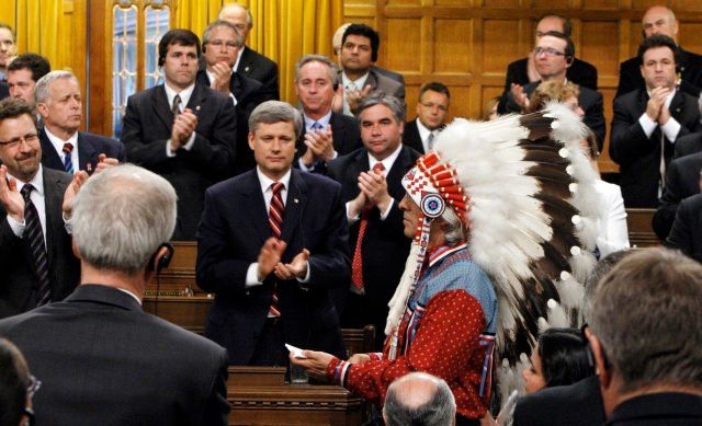 Harper a domorodci