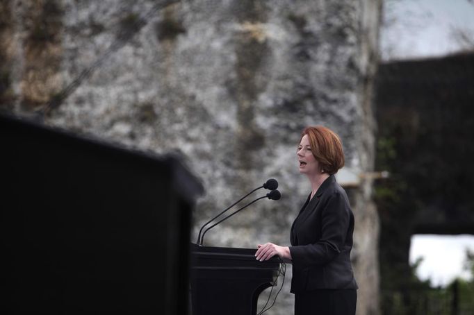 Australian Prime Minister Julia Gillard speaks during the commemoration service for the 10th anniversary of the Bali bombing in Garuda Wisnu Kencana cultural park in Jimbaran, Bali October 12, 2012. Eighty-eight Australians were among the 202 people killed in the attacks on the Sari Club and Paddy's Bar at the popular tourist area of Kuta on October 12, 2002. REUTERS/Beawiharta (INDONESIA - Tags: ANNIVERSARY POLITICS) Published: Říj. 12, 2012, 5:26 dop.