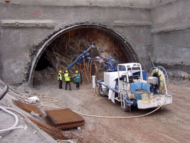 Výstavba tunelů pod vrchem Vítkov v Praze