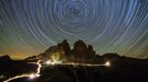 2. místo v kategorii „Beauty of Night Sky“: Christoph Otawa z Německa s fotografií „Startrails over Dolomites“.