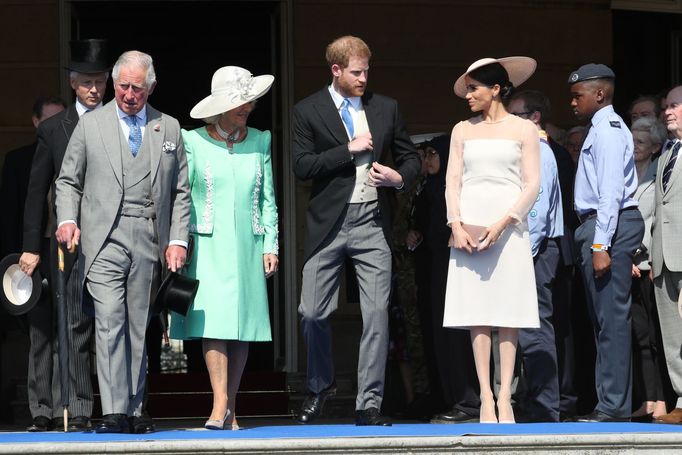 Nedávno oddaný pár zde ocitl bok po boku s dalšími členy britské královské rodiny princem Charlesem a Camillu Parker-Bowlesovou.