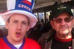 VIDEO Hokejová lekce švédštiny: Proč fandím Čechům