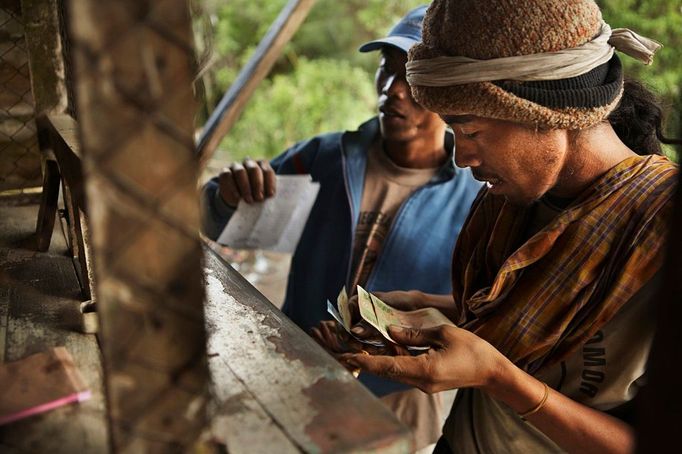 Sulfur miners receive money for a day's work Sulfur miners in Eastern Java's famous sulfur-belching Ijen crater rely on their sheer muscle power to mine sulfur in some of