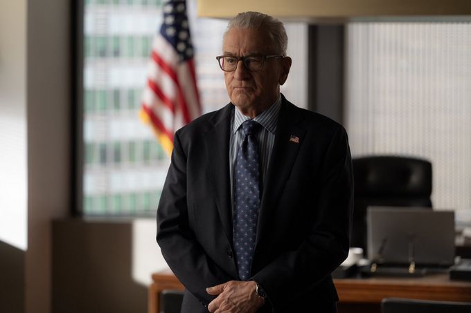 Robert De Niro jako bývalý prezident USA George Mullen v minisérii Nultý den.