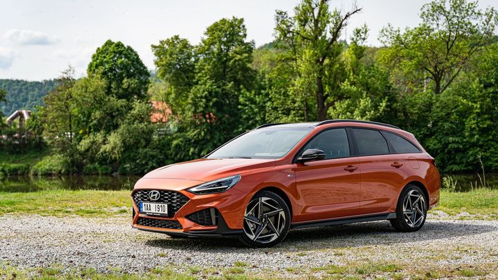 Za tyto peníze prakticky nemá konkurenci. Hyundai i30 v porovnání s Octavií a dalšími