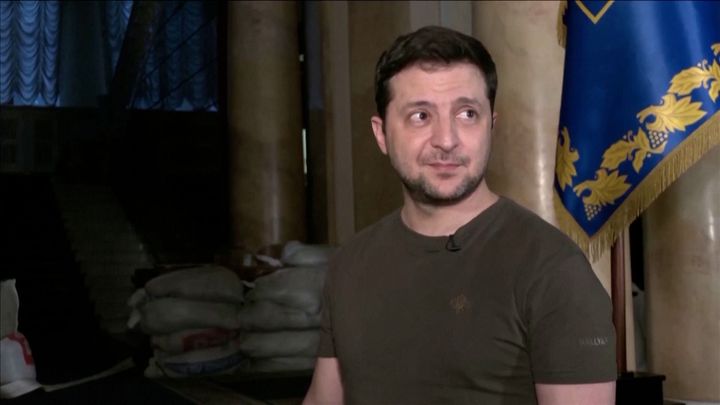Zelenskyj z kyjevského bunkru: Jen spím a pracuju. Rozhovor skončil při bombardování; Zdroj foto: Reuters