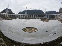 výstavba čínského radioteleskopu