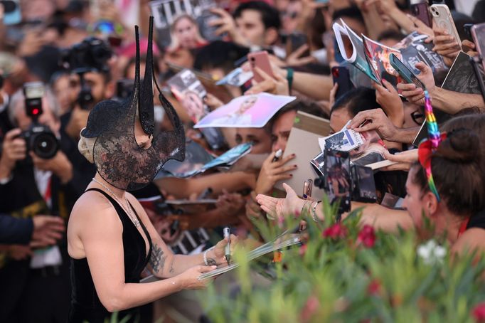 Zpěvačka a herečka Lady Gaga na benátském festivalu.