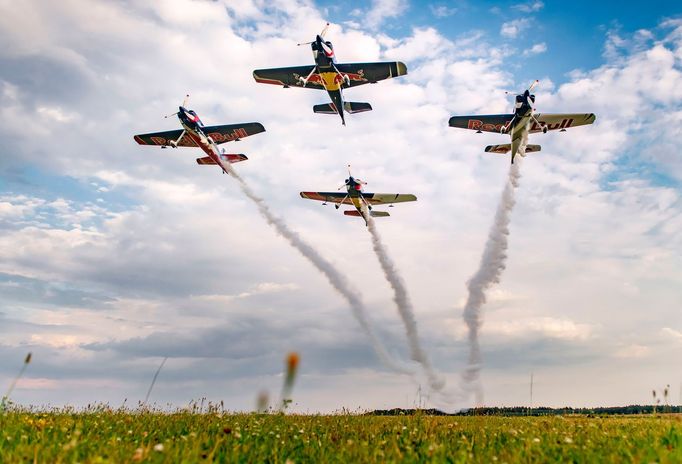 Flying Bulls: oslavy šedesáti let akrobatické skupiny