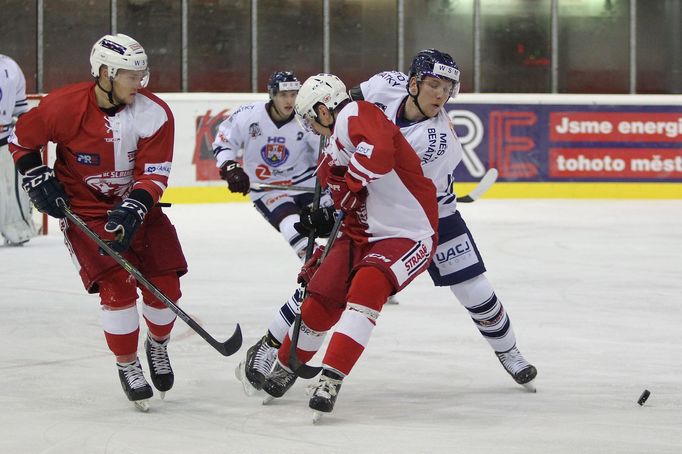 HC Slavia Praha - HC Benátky nad Jizerou, WSM liga 2016/17. Martin Kadlec (SLA), Patrik Marcel (SLA) a Ondřej Mikliš (BEN)