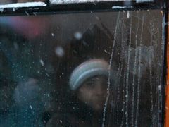 Balkánské země jsou na tom nyní se zásobováním plynem nejhůře. Lidé začínají mrznout. Snímek je z tramvaje z bulharské Sofie.