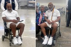Legendární Tyson trpí bolestmi. Na letiště přijel na vozíku a s hůlkou v ruce