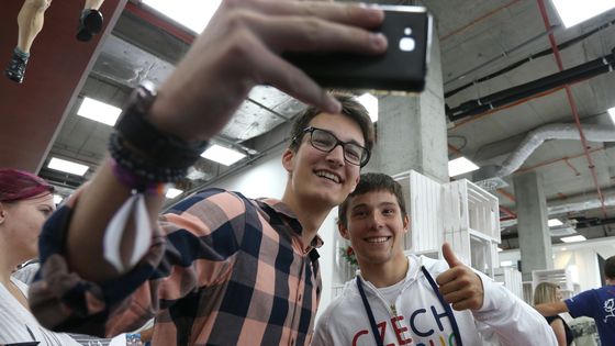 Lovci autogramů i selfie dorazili do pražského nákupního cnetra za olympioniky, kteří se právě vrátili z Ria de Janeira.