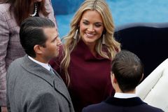 Trumpova snacha byla hospitalizována po kontaktu s bílým práškem. Látka přišla poštou jejímu muži