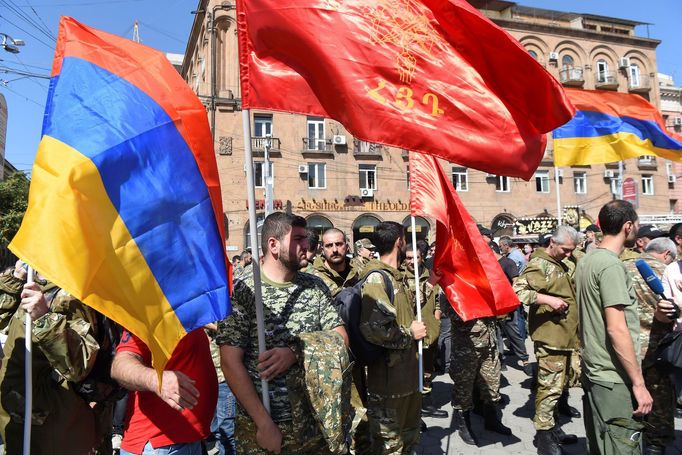 Arménští dobrovolníci se v Jerevanu hlásí do bojů o Náhorní Karabach.