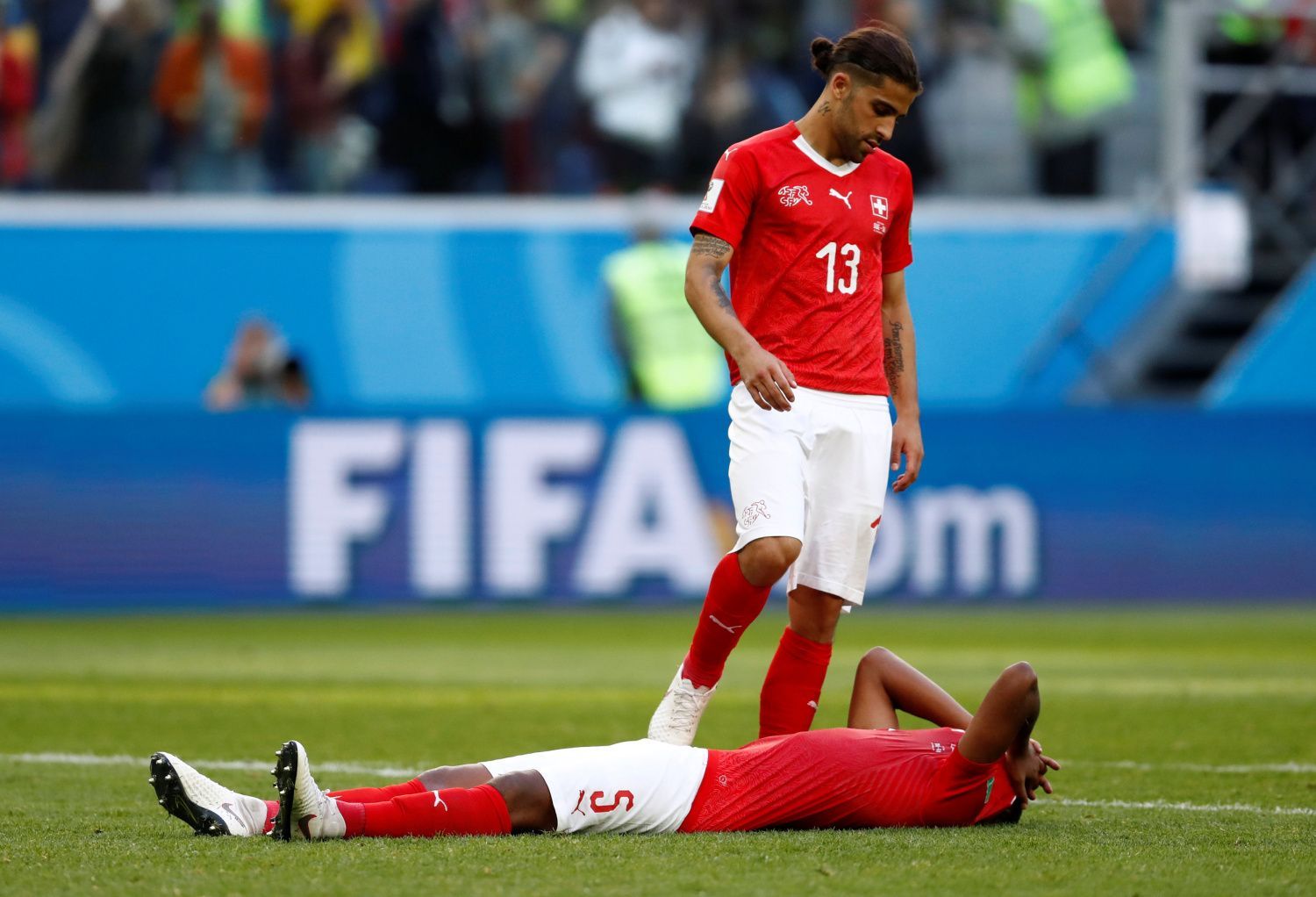 Smutní Švýcaři po zápase se Švédskem