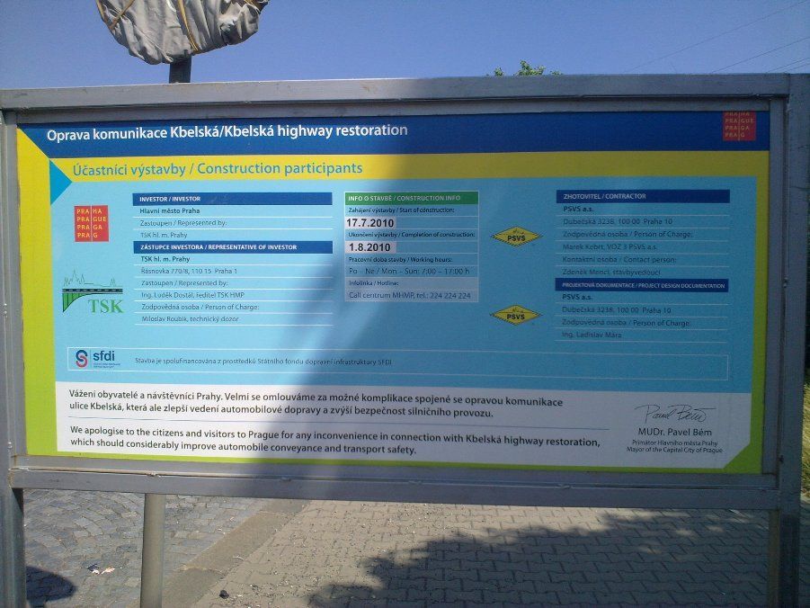 Dopravní komplikace v Kbelské ulici