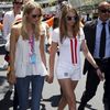 F1, VC Monaka 2015: britská modelka Cara Delevingneová a její sestra Poppy Delevingneová